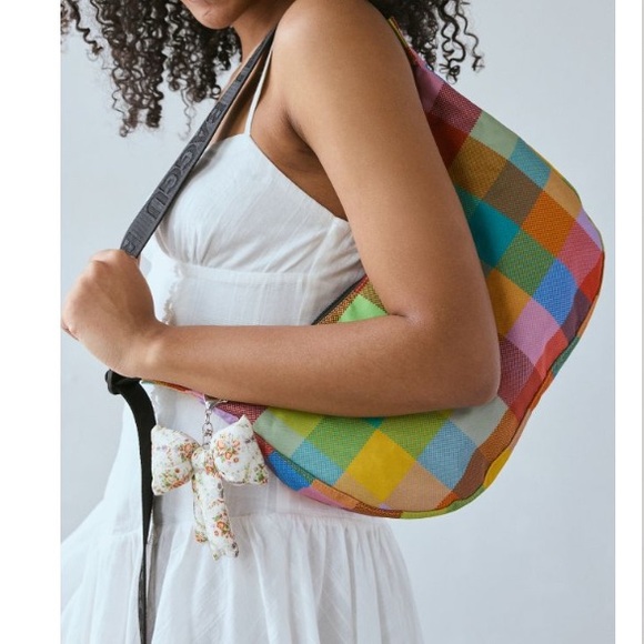 Baggu Madras Medium Crescent crossbody bag - a UO exclusive!! - NWT - Picture 3 of 8